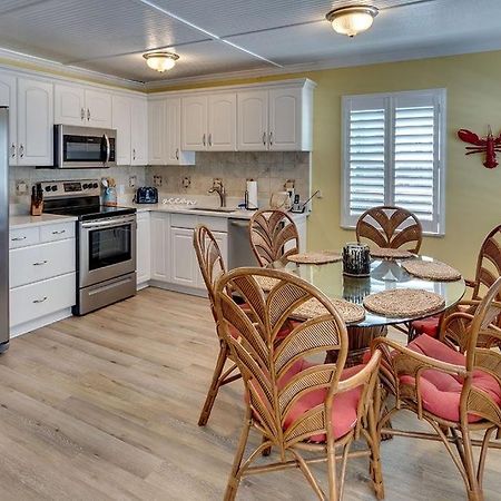 Beach Getaway Pool Condo Between The Island Marina And Beach Bradenton Beach Εξωτερικό φωτογραφία