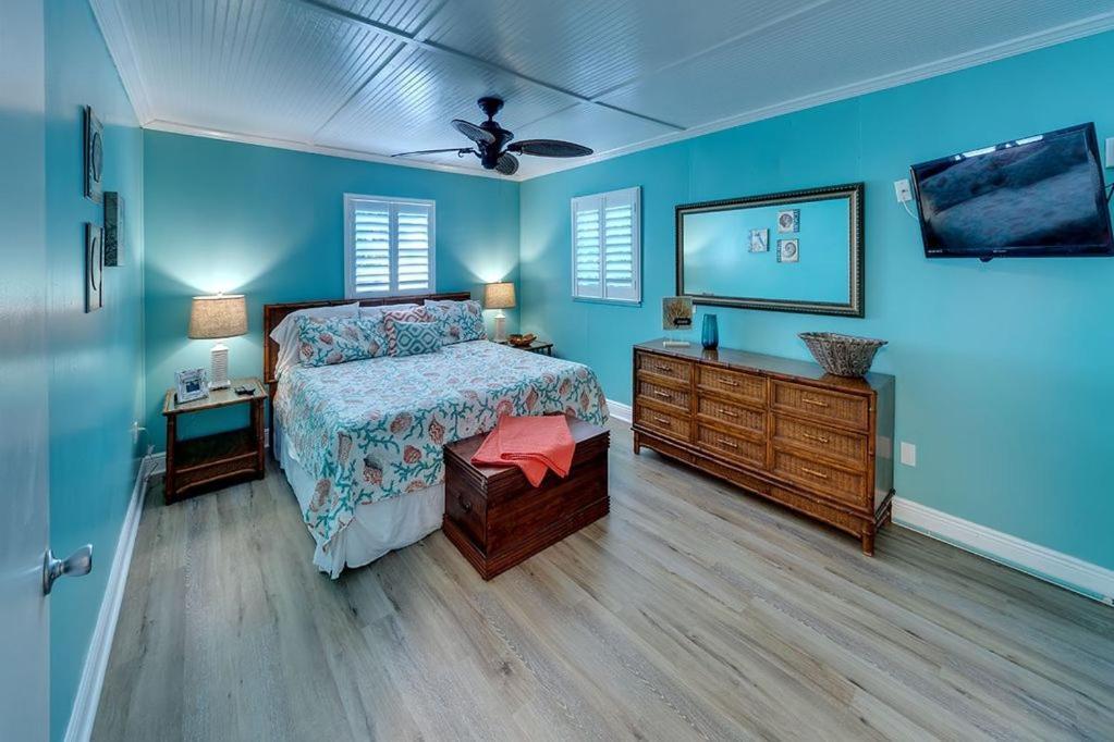 Beach Getaway Pool Condo Between The Island Marina And Beach Bradenton Beach Εξωτερικό φωτογραφία